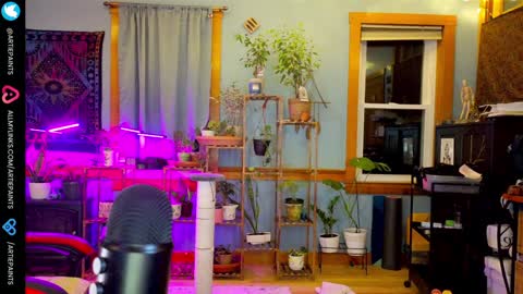 Snapshot of artiepaints chatting on 12/08/24, 12:51 Artie Paints online show from 12/08/24, 12:51