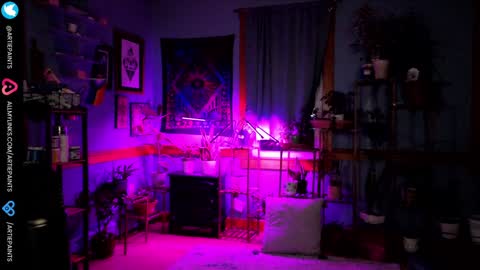 Snapshot of artiepaints chatting on 12/13/24, 12:42 Artie Paints online show from 12/13/24, 12:42