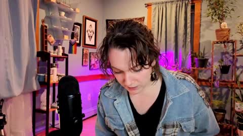 Snapshot of artiepaints chatting on 12/29/24, 01:24 Artie Paints online show from 12/29/24, 01:24