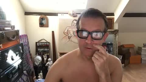 Snapshot of artisterotic chatting on 10/29/25, 09:44 artisterotic online show from 10/29/25, 09:44