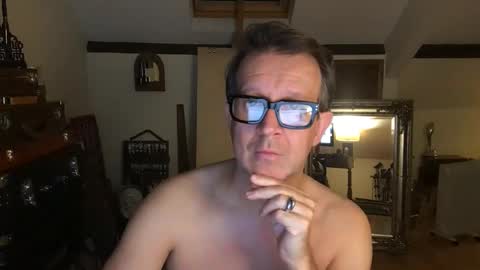 Snapshot of artisterotic chatting on 11/06/25, 08:43 artisterotic online show from 11/06/25, 08:43