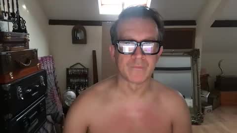 Snapshot of artisterotic chatting on 11/20/25, 09:42 artisterotic online show from 11/20/25, 09:42