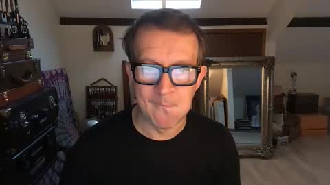 Snapshot of artisterotic chatting on 12/15/25, 11:14 artisterotic online show from 12/15/25, 11:14