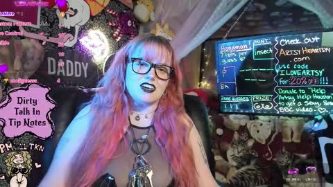 ArtsyHeartsyy online show from 12/18/25, 01:55