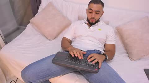 Snapshot of arturguy01 chatting on 02/02/25, 12:09 arturguy01 online show from 02/02/25, 12:09