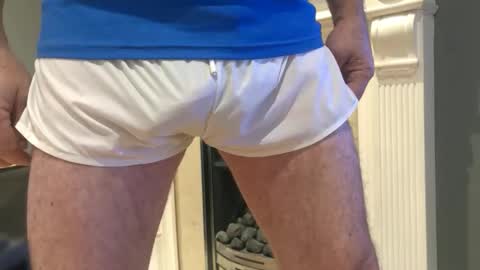 Snapshot of artybee chatting on 10/19/25, 10:27 artybee online show from 10/19/25, 10:27