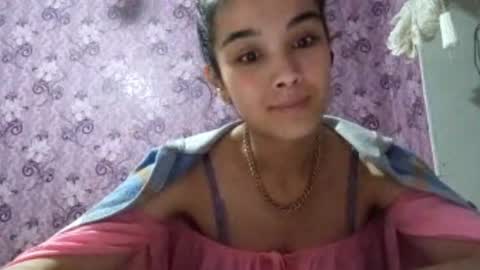 Snapshot of arvillahamner chatting on 12/13/25, 07:53 Amina online show from 12/13/25, 07:53