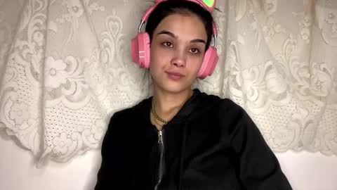 Snapshot of arvillahamner chatting on 01/10/26, 07:26 Amina online show from 01/10/26, 07:26