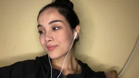 Snapshot of arvillahamner chatting on 01/11/26, 06:46 Amina online show from 01/11/26, 06:46