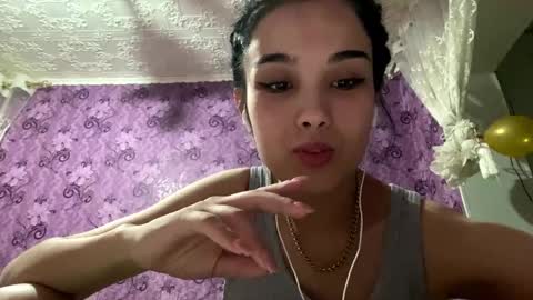 Snapshot of arvillahamner chatting on 01/14/26, 06:13 Amina online show from 01/14/26, 06:13