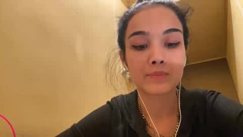 Snapshot of arvillahamner chatting on 01/18/26, 06:12 Amina online show from 01/18/26, 06:12