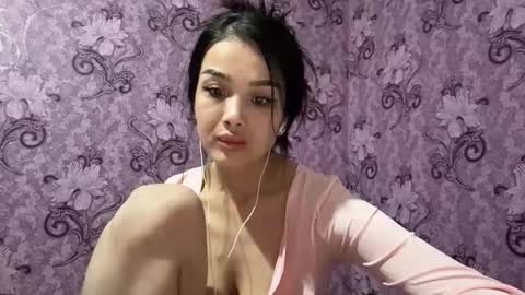 Snapshot of arvillahamner chatting on 02/27/26, 06:30 Amina online show from 02/27/26, 06:30