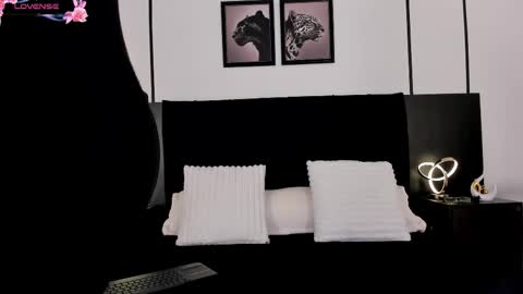 hellen online show from 02/24/26, 01:42