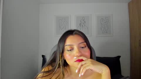 Snapshot of ary_cam230 chatting on 12/17/24, 11:59 Zahaara online show from 12/17/24, 11:59