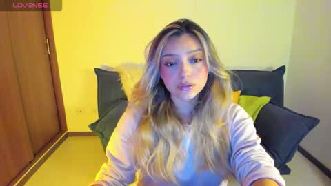 Snapshot of ary_cam230 chatting on 11/12/25, 09:03 Zahaara online show from 11/12/25, 09:03