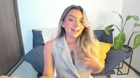 Snapshot of ary_cam230 chatting on 11/29/25, 08:12 Zahaara online show from 11/29/25, 08:12