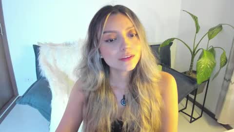 Snapshot of ary_cam230 chatting on 12/05/25, 08:49 Zahaara online show from 12/05/25, 08:49