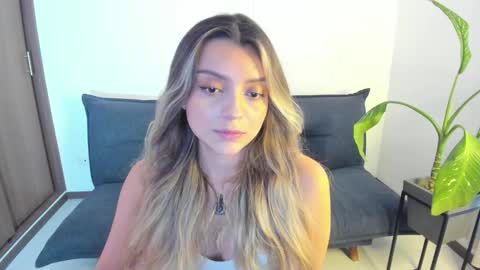 Snapshot of ary_cam230 chatting on 12/18/25, 06:58 Zahaara online show from 12/18/25, 06:58