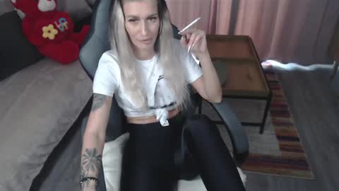 Snapshot of arya_anne chatting on 05/24/26, 07:02 Anna online show from 05/24/26, 07:02