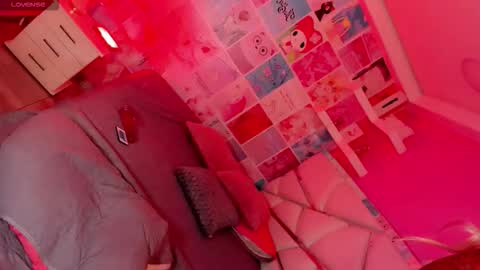 Snapshot of aryajanee chatting on 12/17/25, 05:46 aryajanee online show from 12/17/25, 05:46