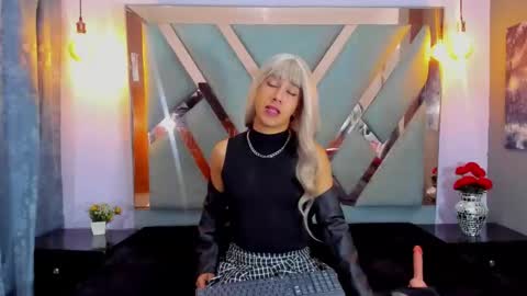 Snapshot of asa_noir chatting on 12/17/25, 01:06 Asa Noir online show from 12/17/25, 01:06