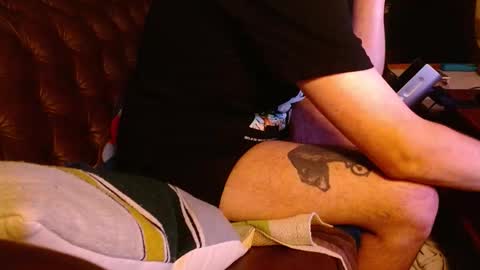 Snapshot of aschke chatting on 10/30/25, 11:05 aschke online show from 10/30/25, 11:05