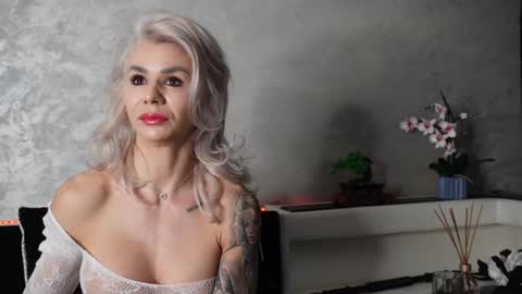 Snapshot of ashadevon_fit chatting on 02/26/25, 12:49 Asha online show from 02/26/25, 12:49