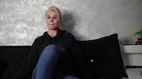 Snapshot of ashadevon_fit chatting on 03/02/25, 03:05 Asha online show from 03/02/25, 03:05