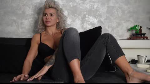 Snapshot of ashadevon_fit chatting on 10/02/25, 08:54 Asha online show from 10/02/25, 08:54