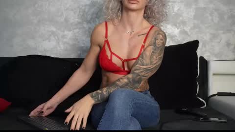 Snapshot of ashadevon_fit chatting on 10/19/25, 06:14 Asha online show from 10/19/25, 06:14