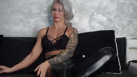 Snapshot of ashadevon_fit chatting on 11/01/25, 07:21 Asha online show from 11/01/25, 07:21