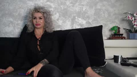 Snapshot of ashadevon_fit chatting on 11/20/25, 09:31 Asha online show from 11/20/25, 09:31