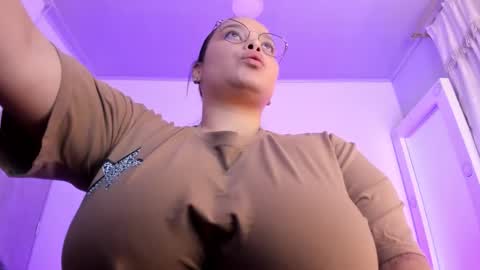 Snapshot of ashanty_vera01 chatting on 12/24/24, 04:22 ashanty_vera01 online show from 12/24/24, 04:22