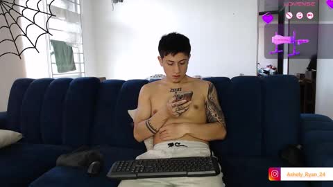 Snapshot of ashely_ryan24 chatting on 10/31/25, 07:37 Ashley And Ryan online show from 10/31/25, 07:37