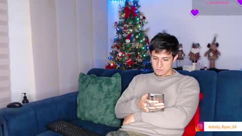 Snapshot of ashely_ryan24 chatting on 12/01/25, 11:43 Ashley And Ryan online show from 12/01/25, 11:43