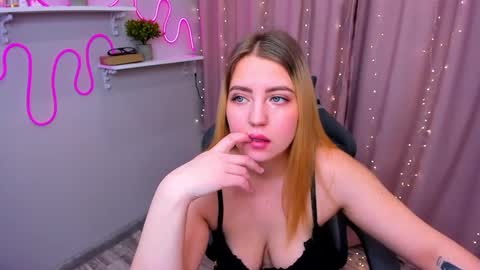 Ashley online show from 03/12/25, 02:30