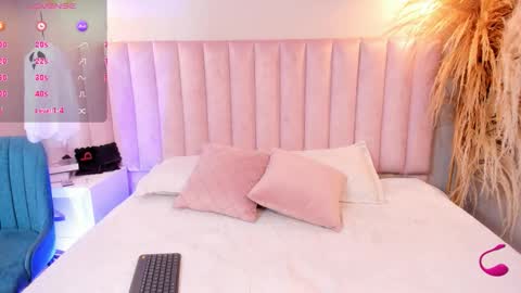 Snapshot of ashley_blake_ chatting on 10/25/25, 08:14 Ashley online show from 10/25/25, 08:14