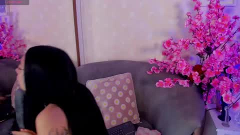 Snapshot of ashley_blum_ chatting on 04/21/26, 12:00 ashley_blum_ online show from 04/21/26, 12:00