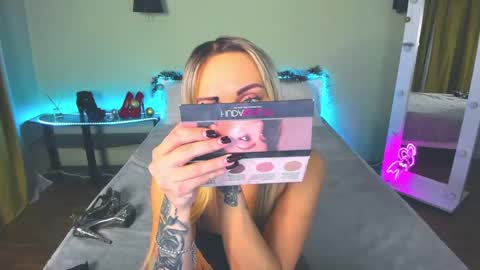 Snapshot of ashley_crashly chatting on 12/16/24, 07:58 Alina online show from 12/16/24, 07:58