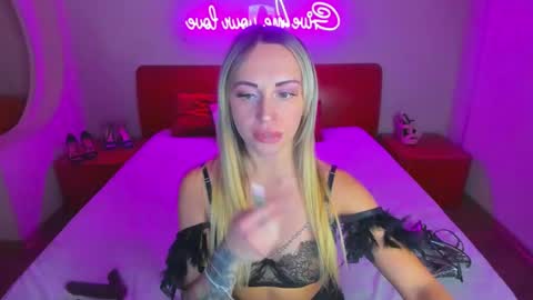 Snapshot of ashley_crashly chatting on 12/18/24, 12:18 Alina online show from 12/18/24, 12:18