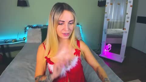 Snapshot of ashley_crashly chatting on 12/25/24, 07:35 Alina online show from 12/25/24, 07:35