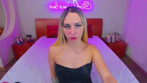 Snapshot of ashley_crashly chatting on 01/03/25, 05:20 Alina online show from 01/03/25, 05:20