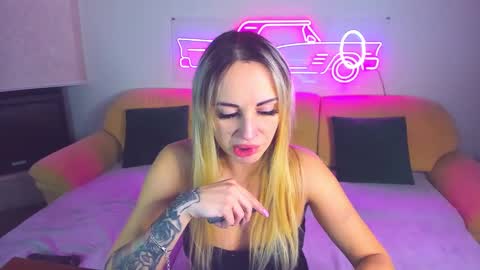 Snapshot of ashley_crashly chatting on 01/05/25, 02:19 Alina online show from 01/05/25, 02:19