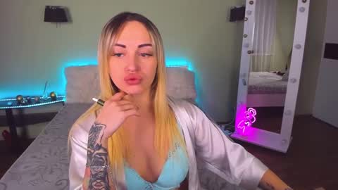 Snapshot of ashley_crashly chatting on 01/27/25, 09:34 Alina online show from 01/27/25, 09:34