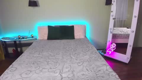 Snapshot of ashley_crashly chatting on 02/06/25, 07:24 Alina online show from 02/06/25, 07:24