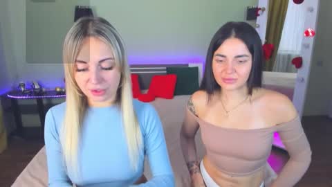 Snapshot of ashley_crashly chatting on 10/15/25, 08:03 Alina online show from 10/15/25, 08:03