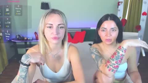 Snapshot of ashley_crashly chatting on 10/31/25, 11:44 Alina online show from 10/31/25, 11:44