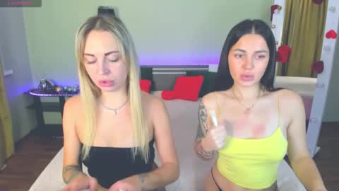 Snapshot of ashley_crashly chatting on 11/09/25, 10:35 Alina online show from 11/09/25, 10:35