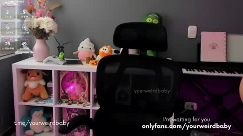 Snapshot of ashleycat9 chatting on 05/01/26, 04:00 Ashlee Boox online show from 05/01/26, 04:00