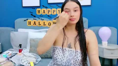 Ashley Evans online show from 10/18/25, 07:58